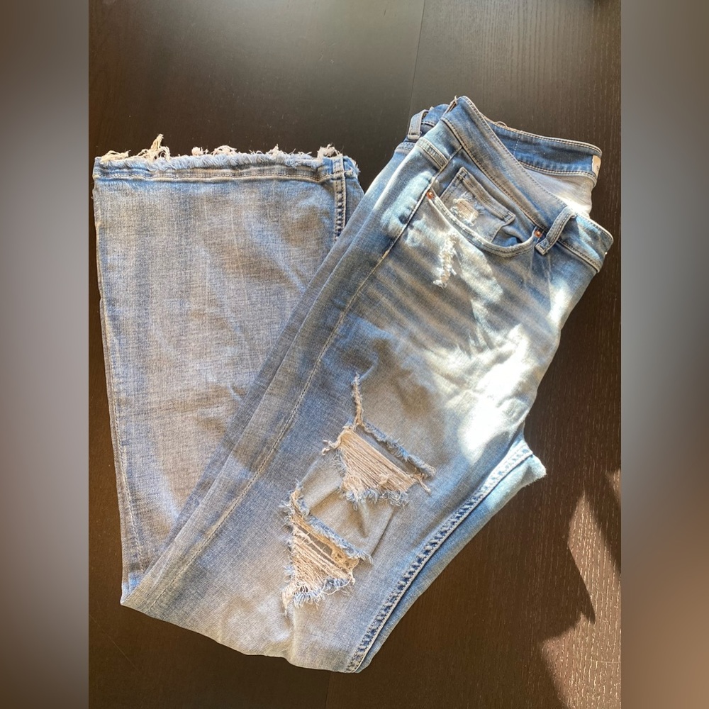 BUCKLE BKE PEYTON JEANS. Universal Fit. Mid-Rise - Flare. Style# ABK389R